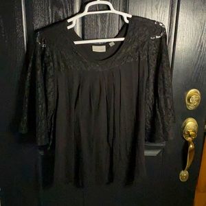 Avenue Black Laced Sleeve Blouse